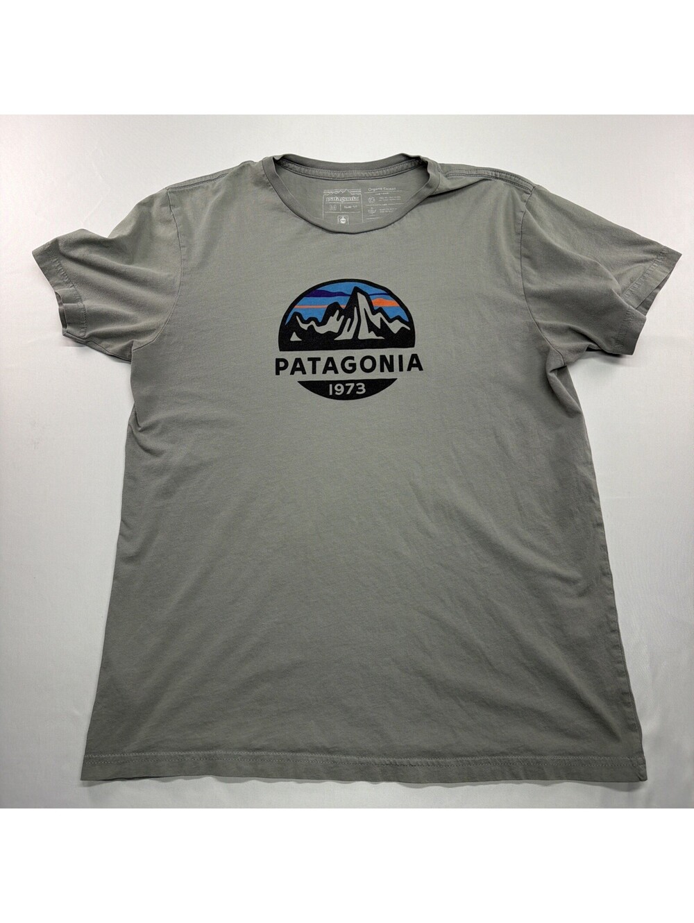 Patagonia Shirt Mens Medium Slim Fit Grey Mountains 1973 Circle Logo Organic